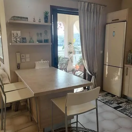Suiteviewporos Apartment *